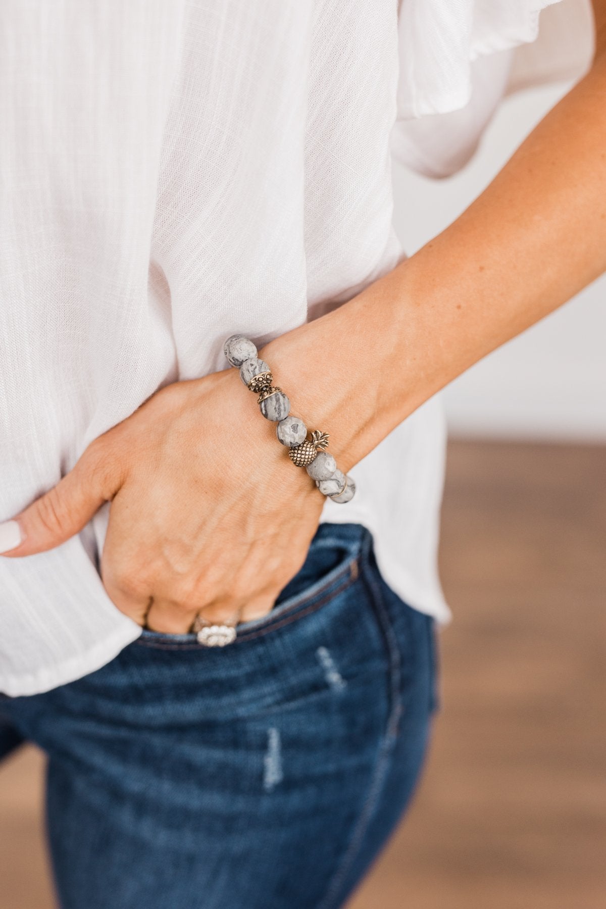 Single Beaded Pineapple Bracelet- Charcoal