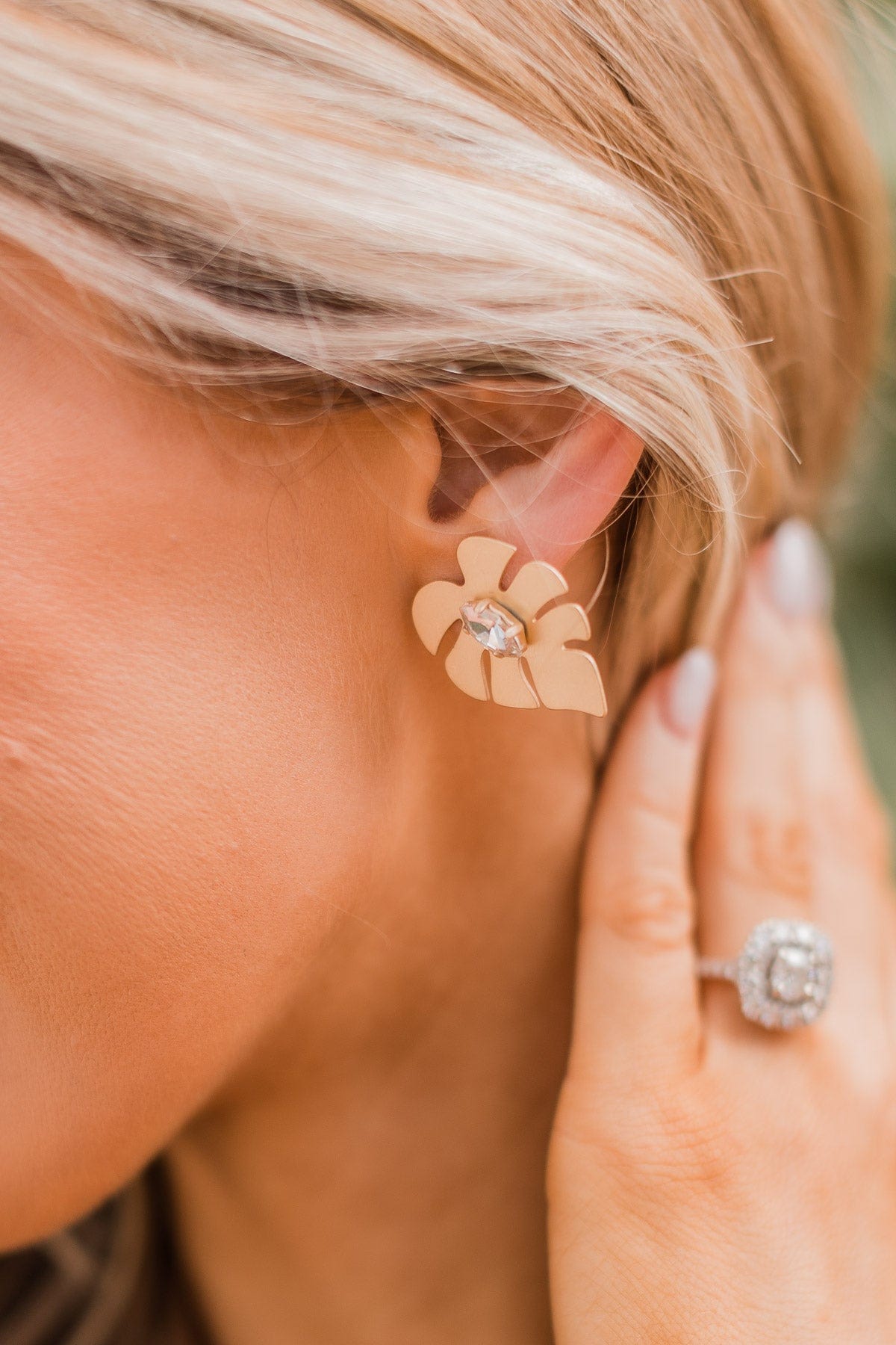 Coastal Breeze Palm Leaf Earrings- Gold