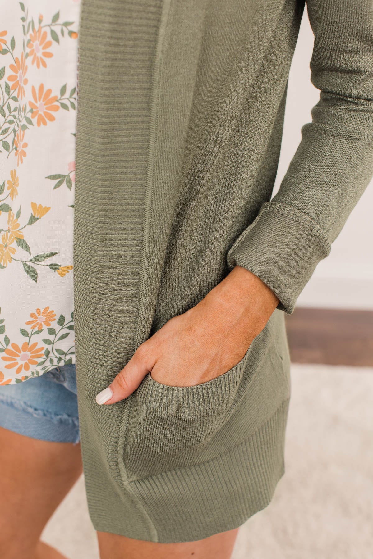 Essential Cardigan Light Olive