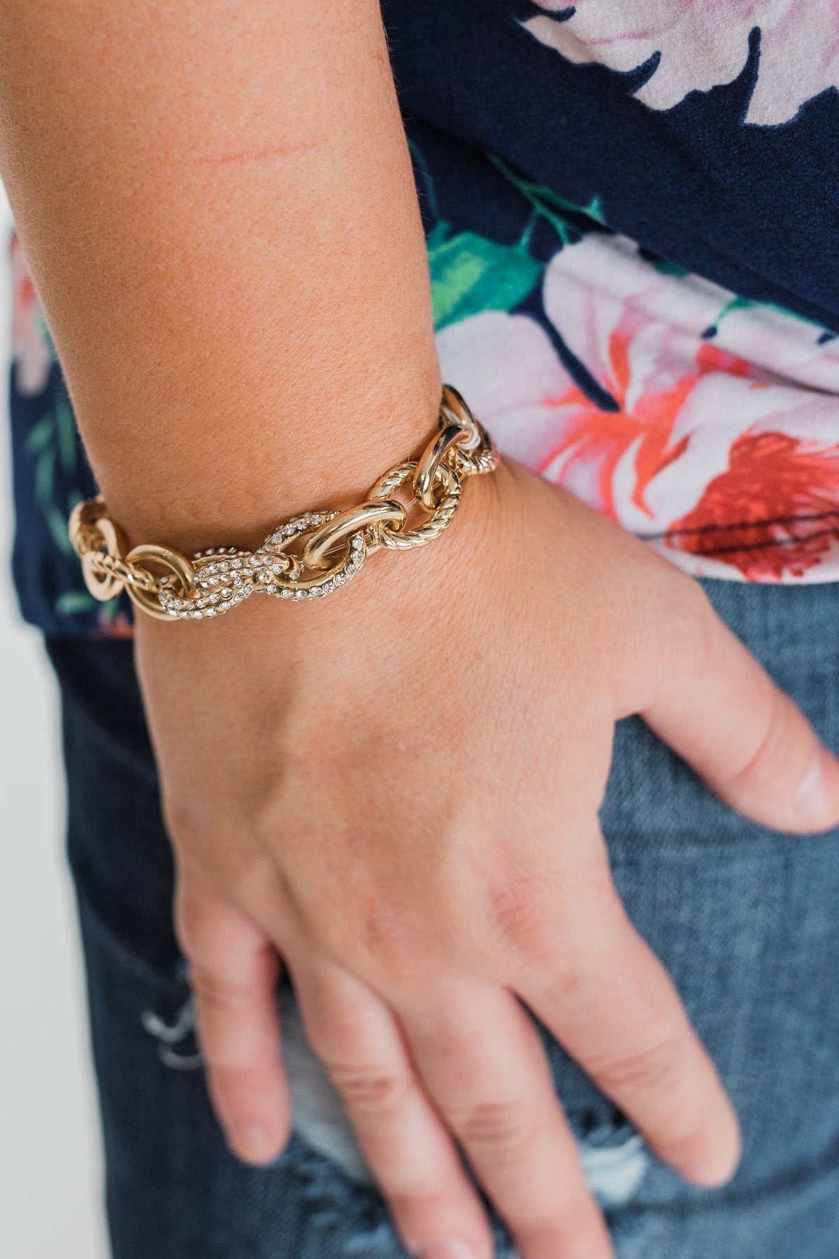Single Diamond Studded Chain Bracelet- Gold