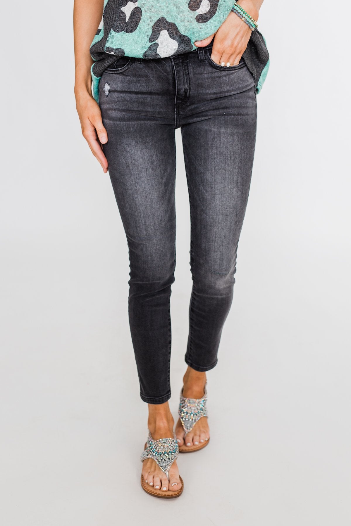 Sneak Peek Jeans- Madelyn Wash