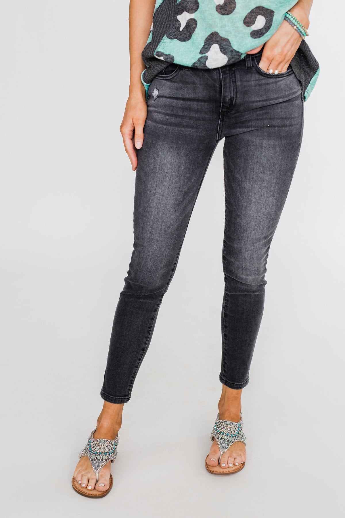 Sneak Peek Jeans- Madelyn Wash
