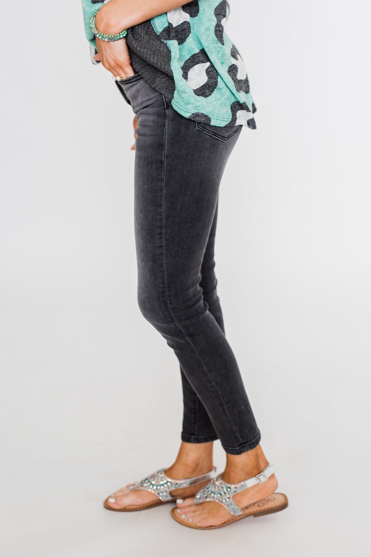 Sneak Peek Jeans- Madelyn Wash