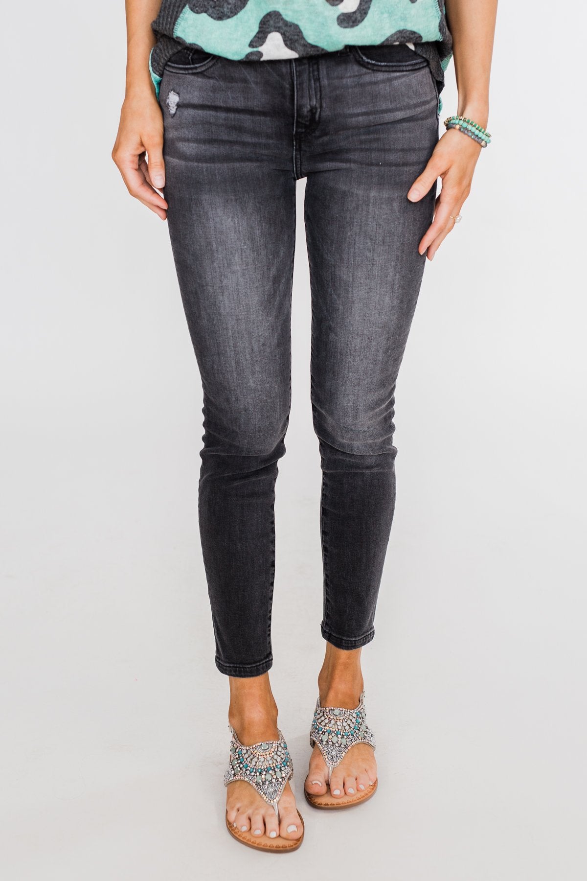 Sneak Peek Jeans- Madelyn Wash