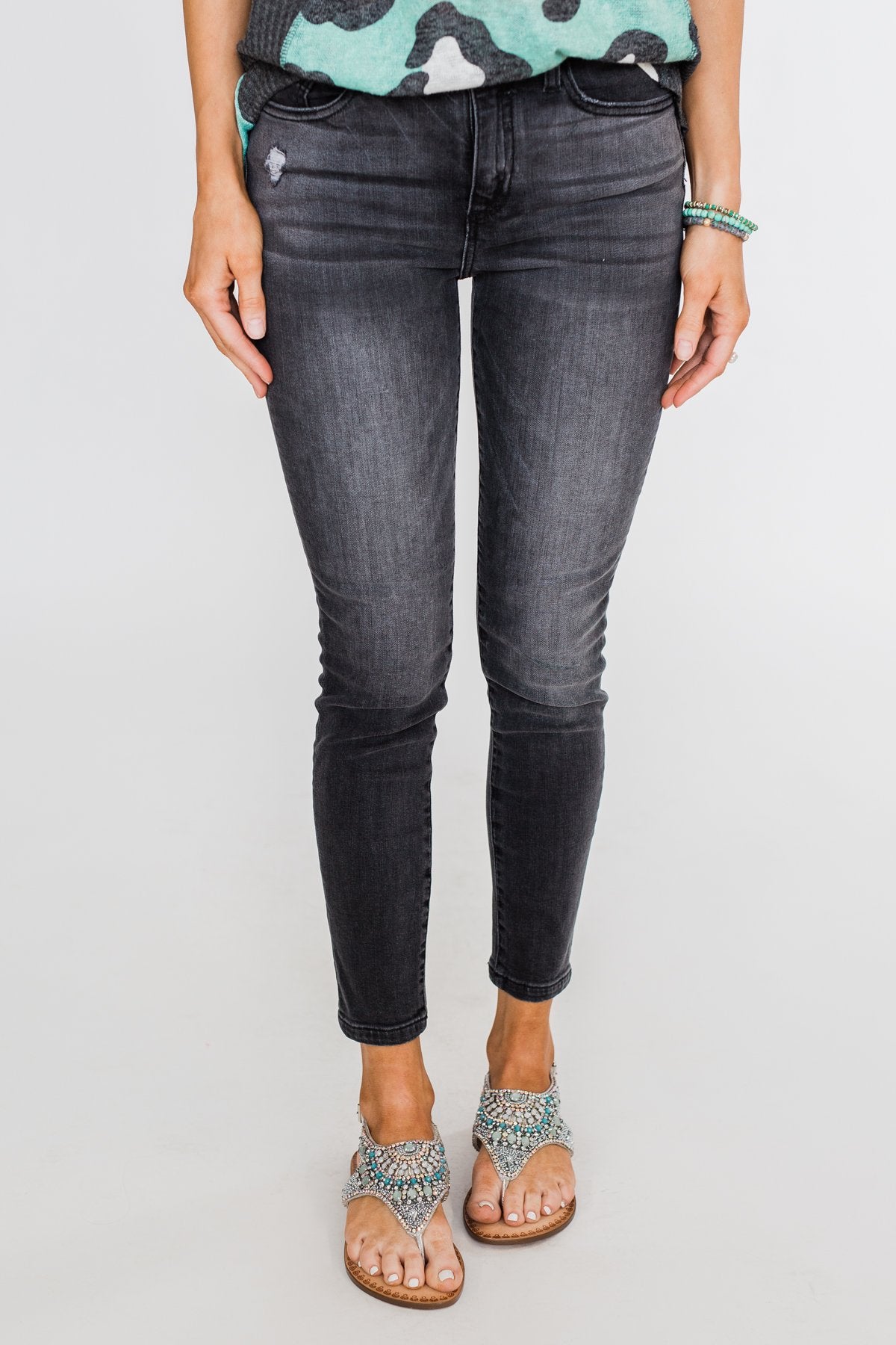 Sneak Peek Jeans- Madelyn Wash