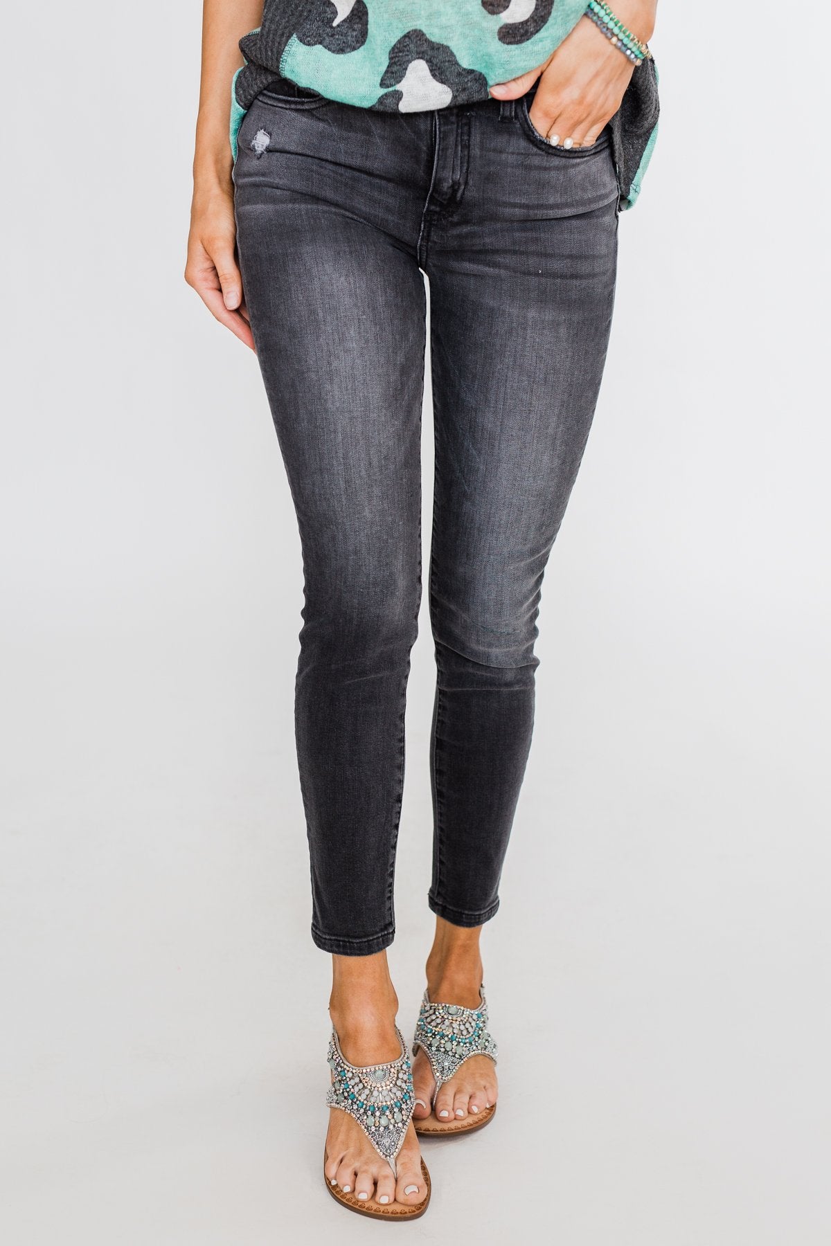 Sneak Peek Jeans- Madelyn Wash