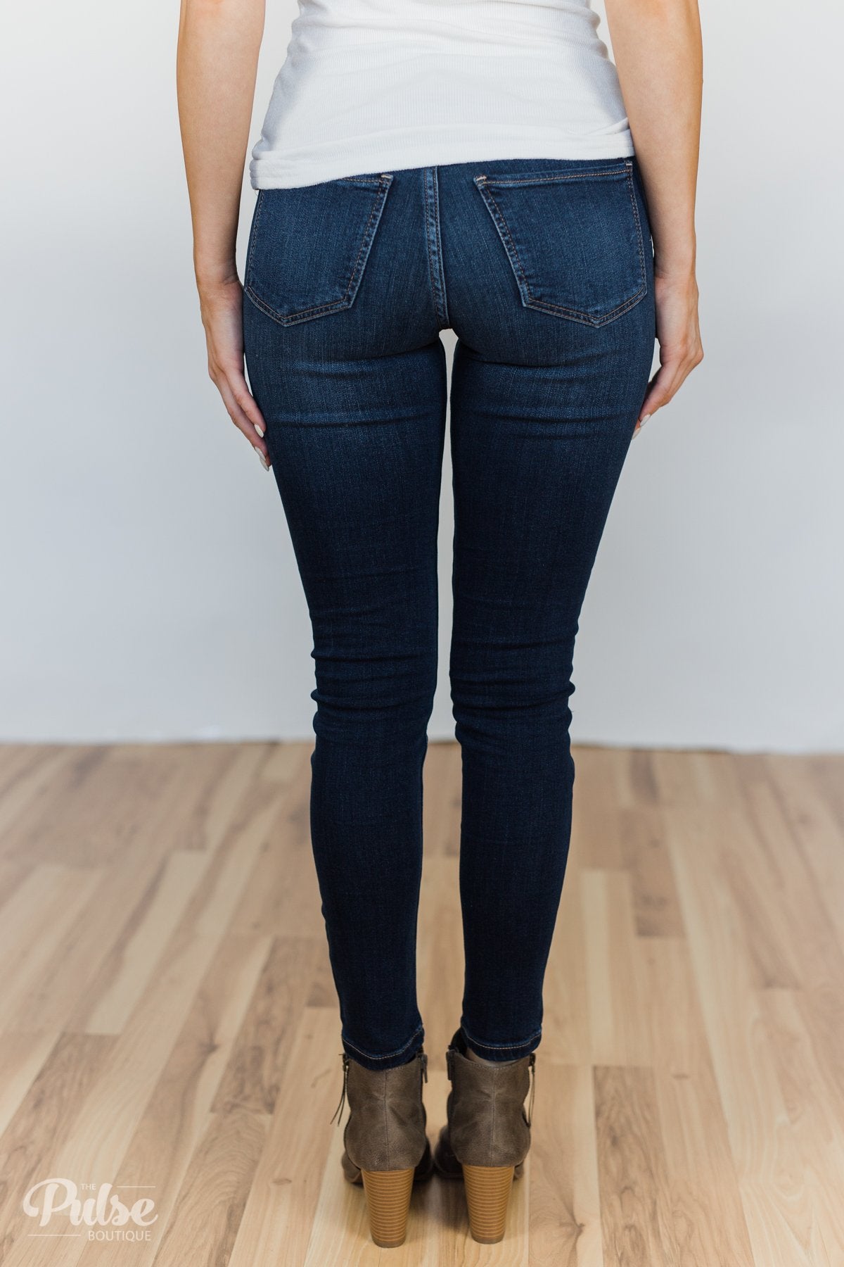 Sneak Peek Jeans- Claire Wash
