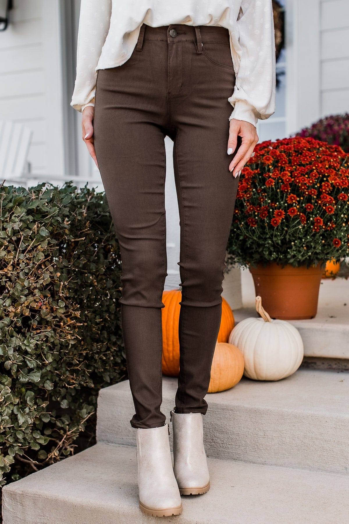 YMI Mid-Rise Jeggings- Betty Wash – The Pulse Boutique