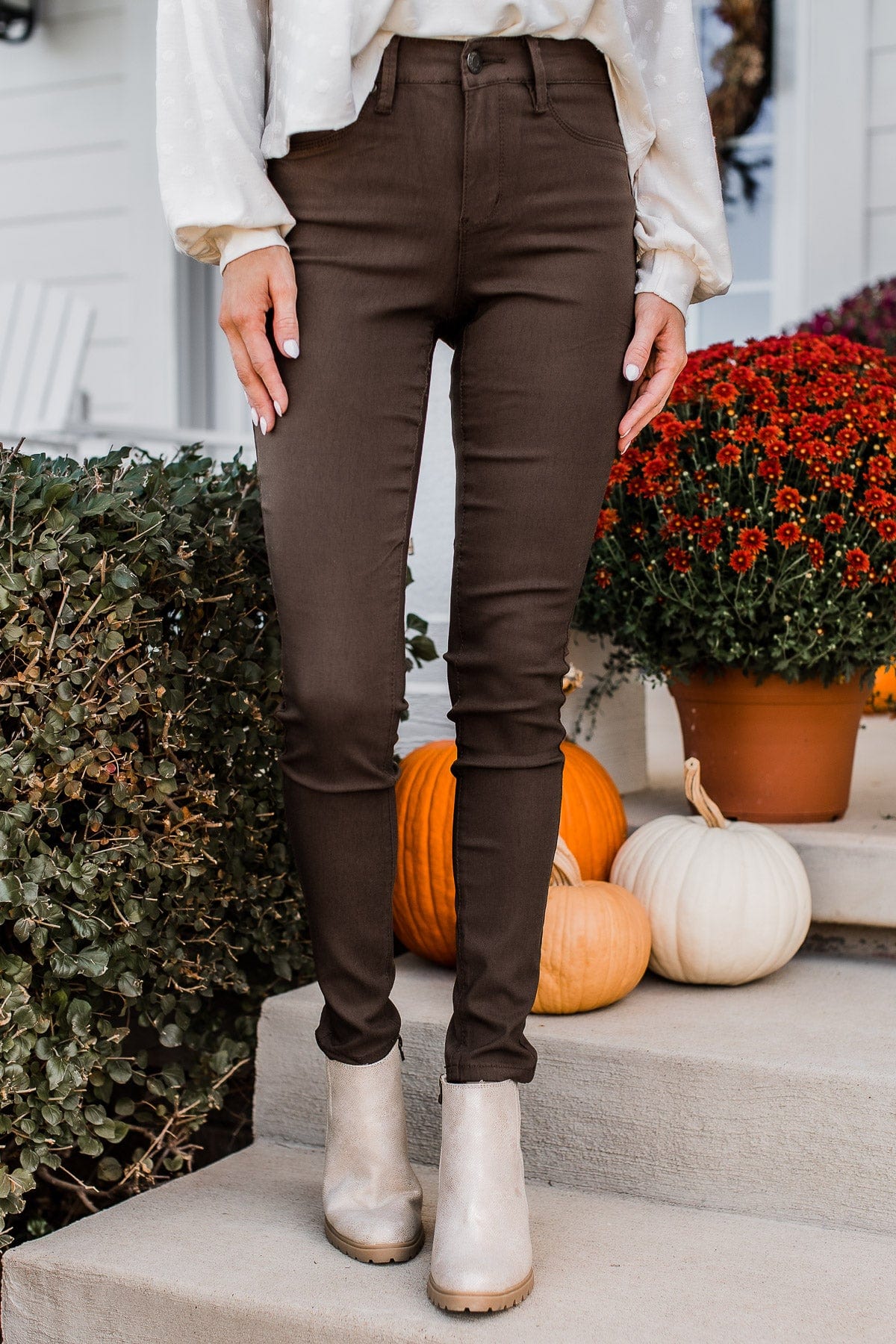 YMI Mid-Rise Jeggings- Betty Wash – The Pulse Boutique
