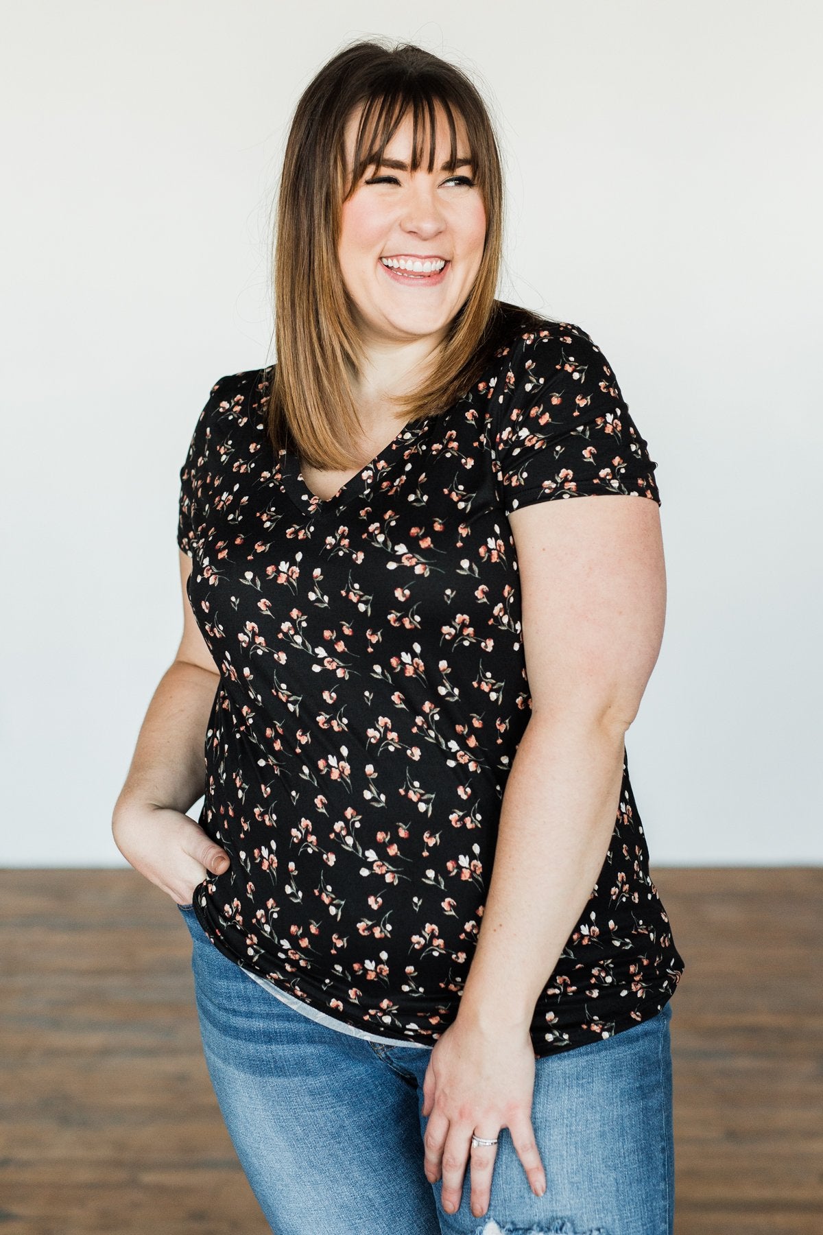Look To The Sky Floral V-Neck Top- Black – The Pulse Boutique