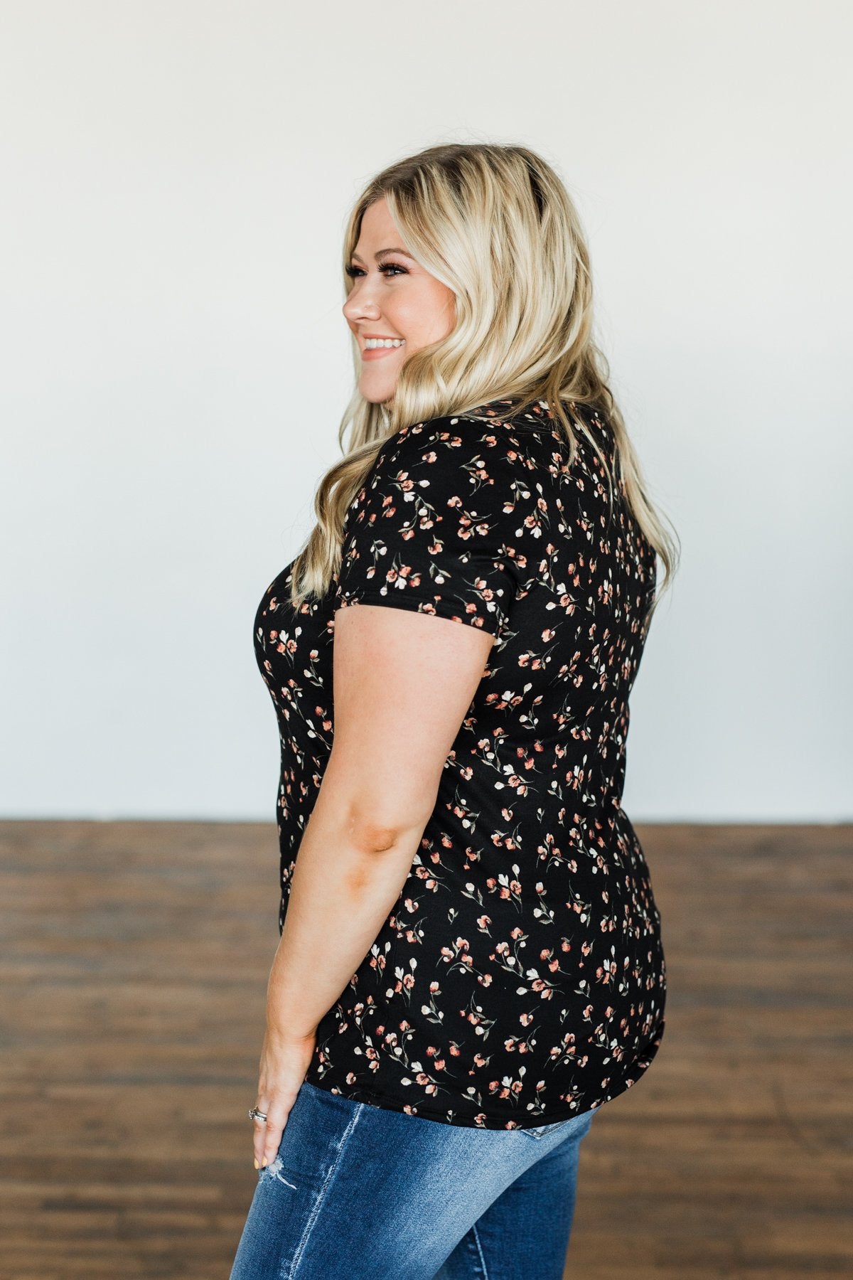Look To The Sky Floral V-Neck Top- Black – The Pulse Boutique