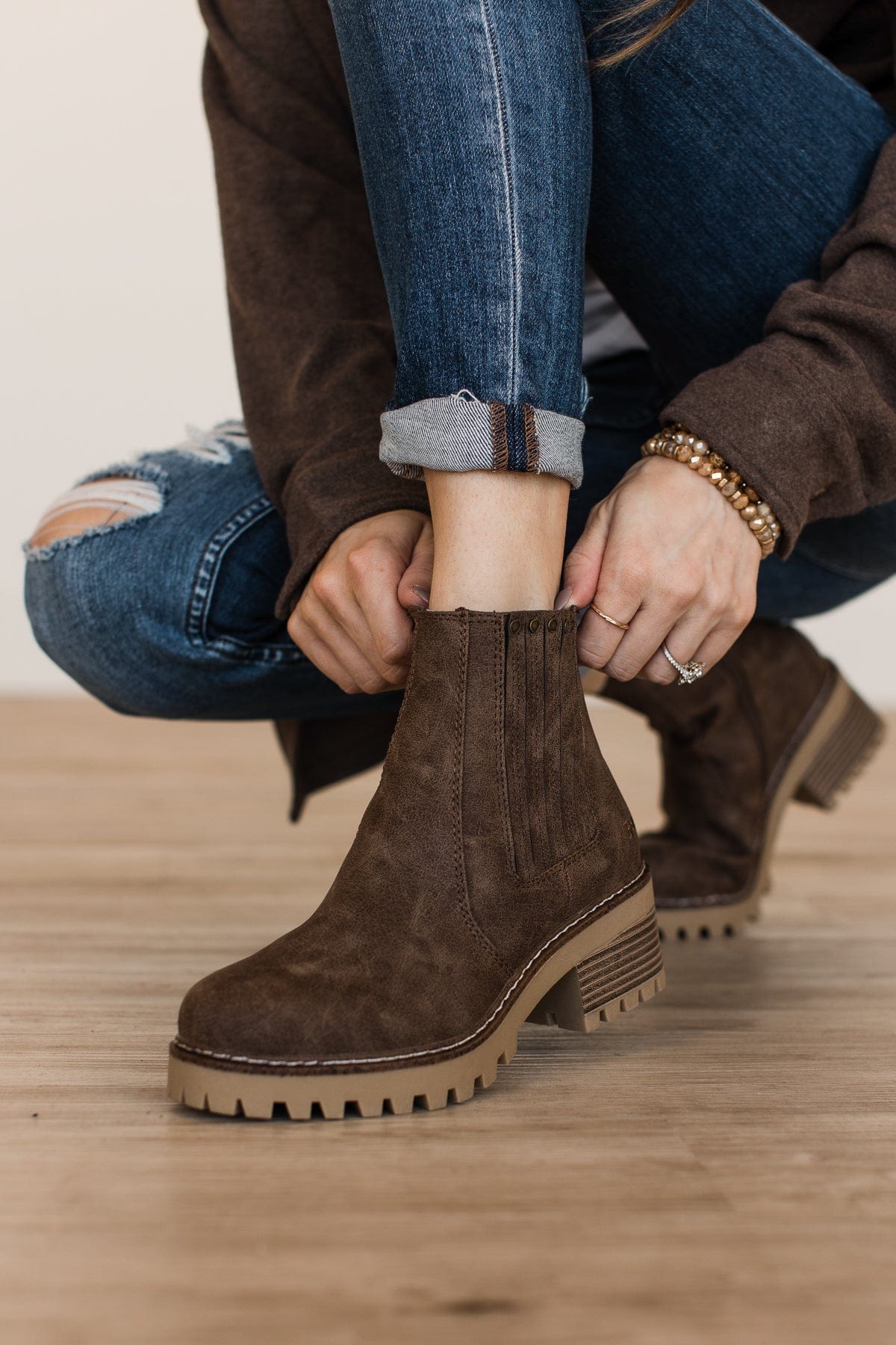 Leah chelsea boot store