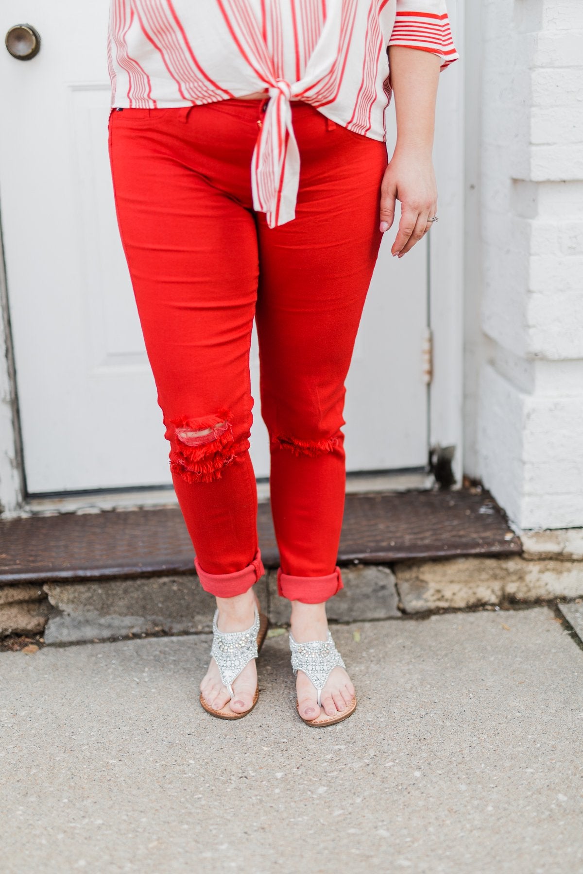 red skinny jeans outfit