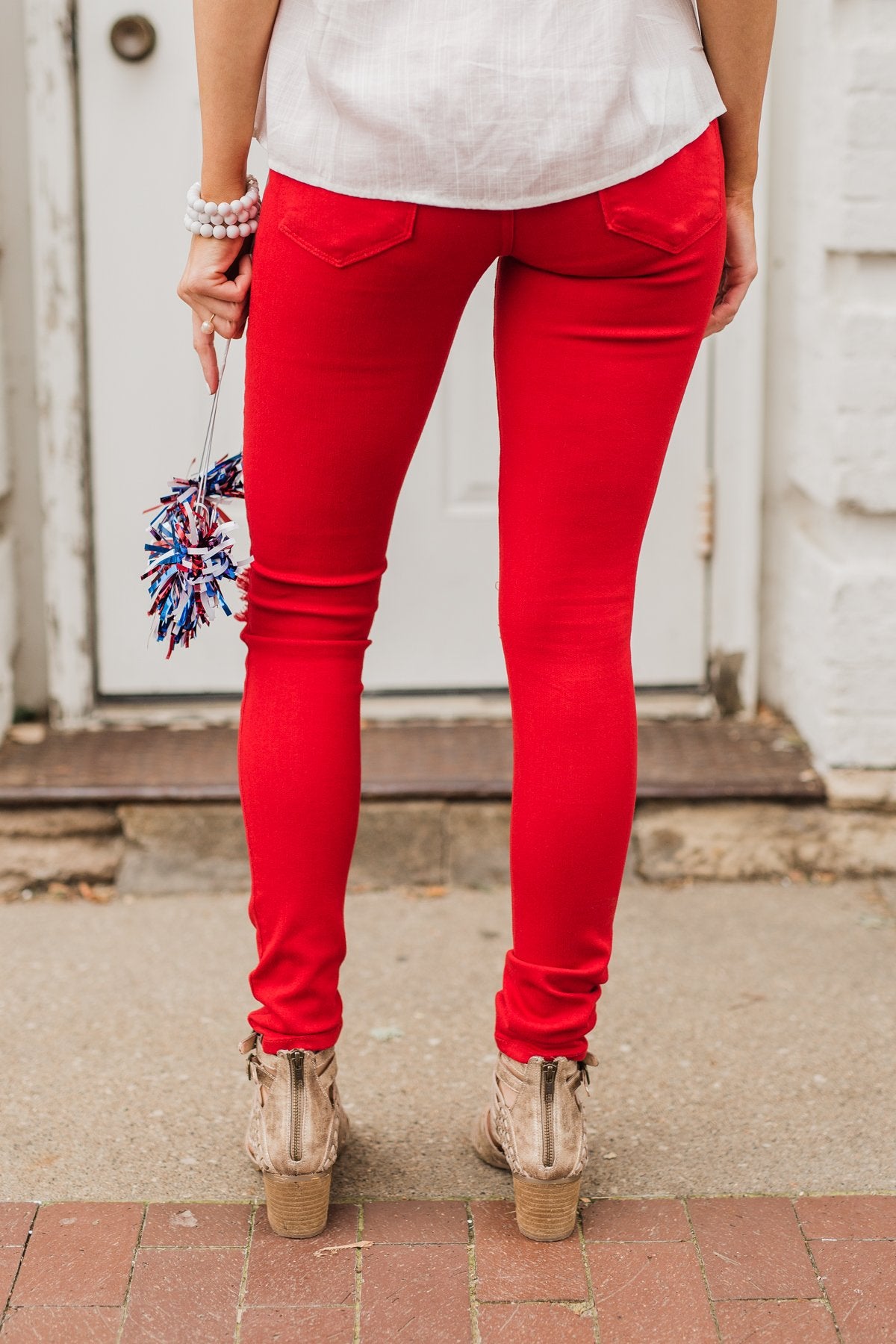 red skinny jeans outfit