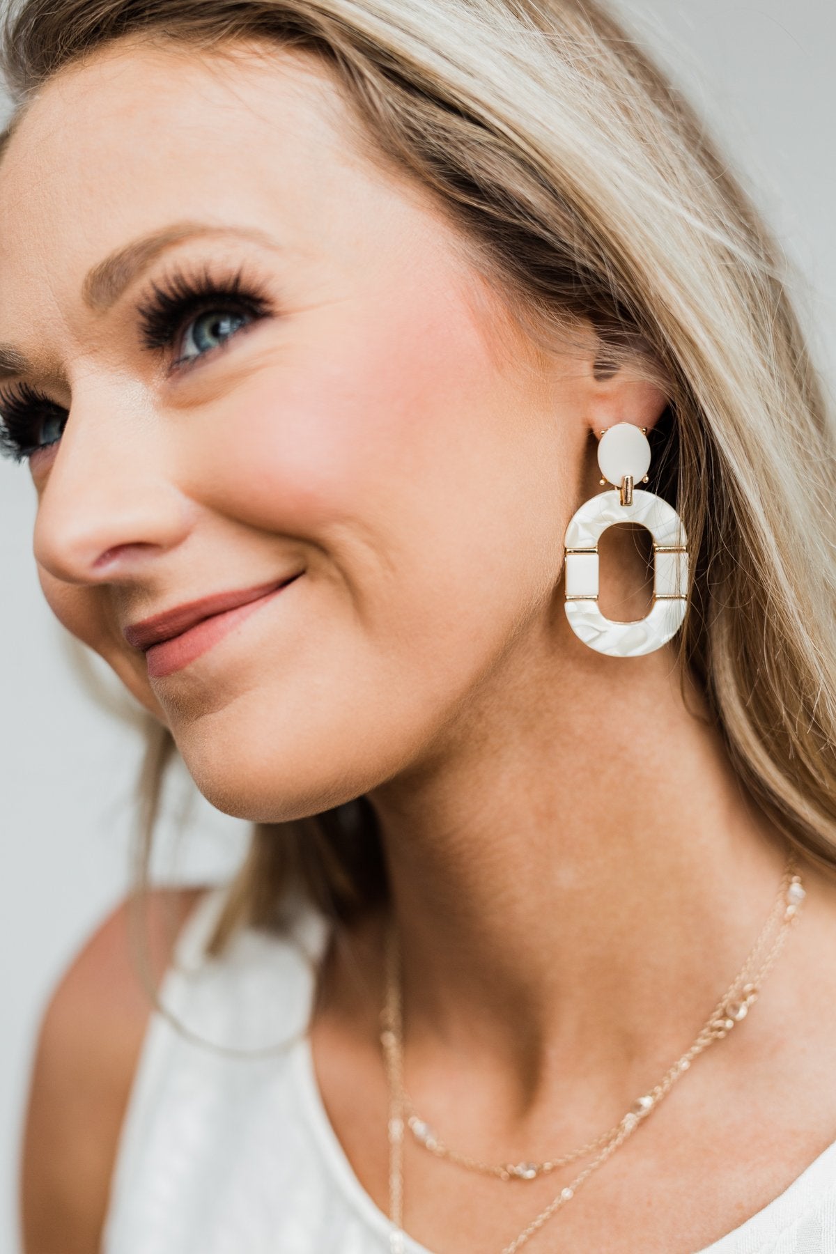 Everyday Elegance Hoop Earrings- Gold & Ivory
