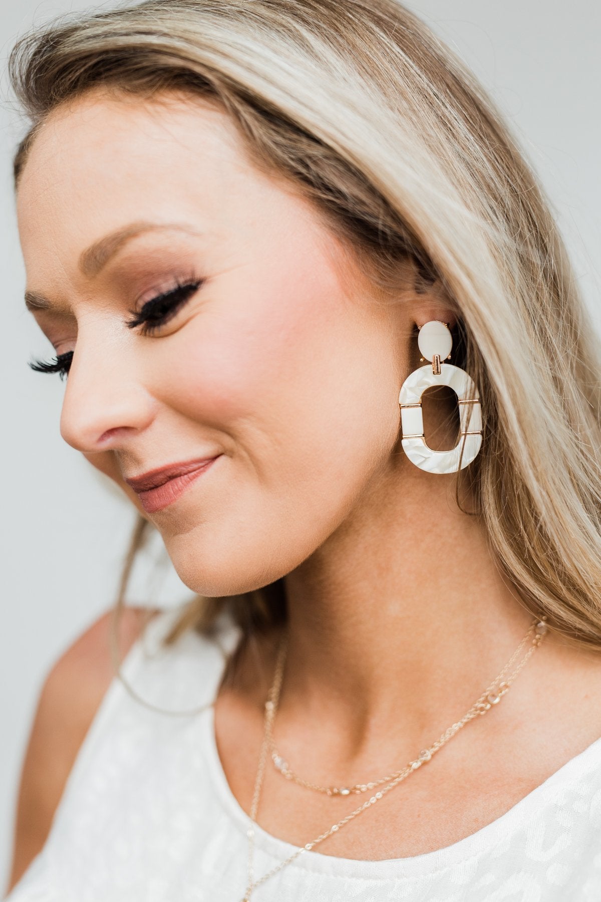Everyday Elegance Hoop Earrings- Gold & Ivory