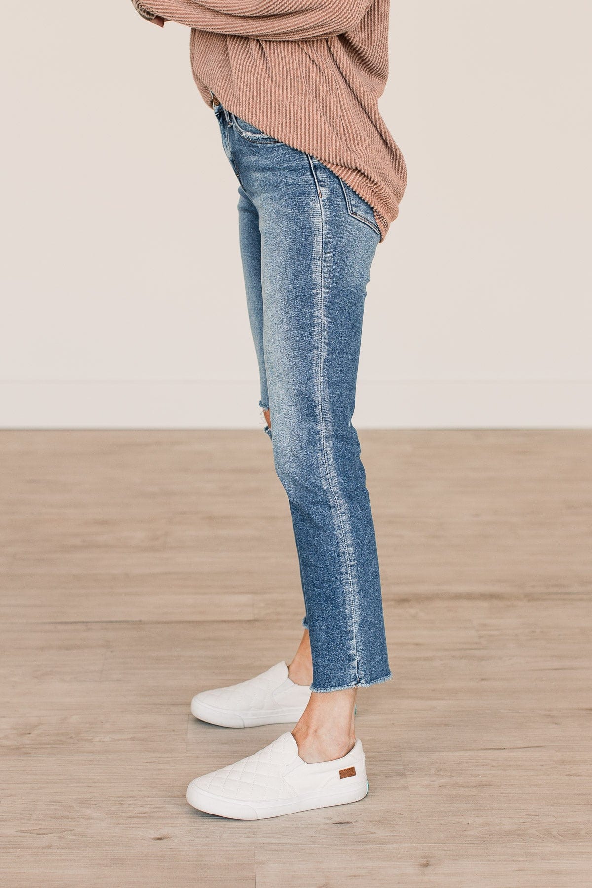 Vervet Slim Straight Jeans- Linda Wash
