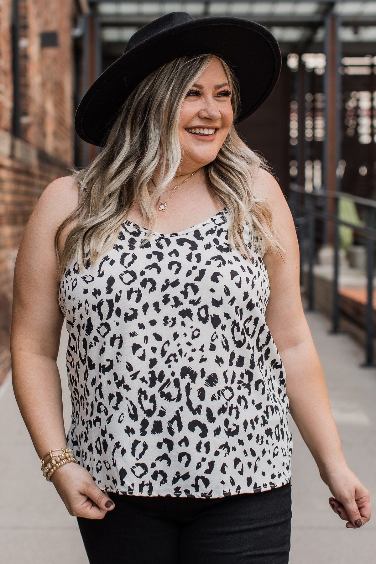 AMERI　TANK SET SHEER PROP TOP White Sheer tank top White, sheer tank top with a round neck