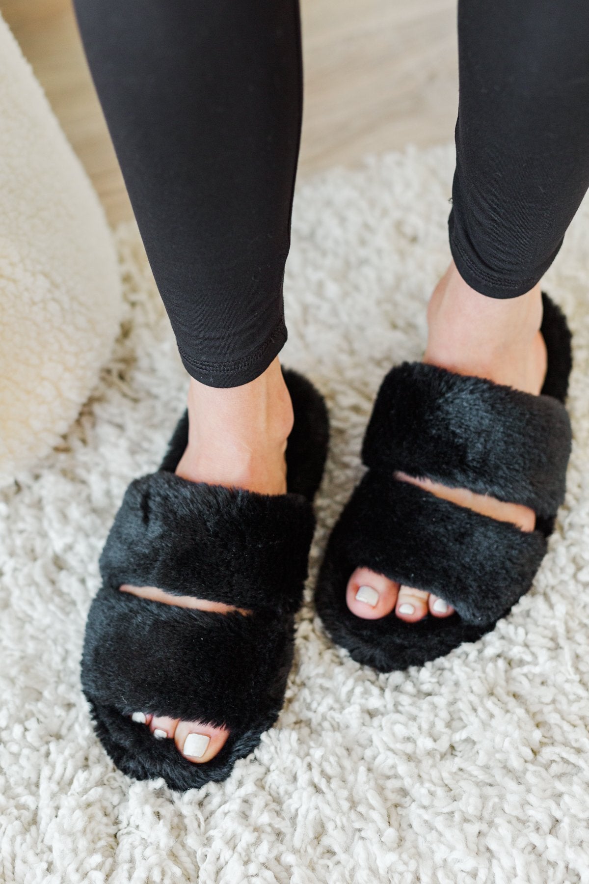 Ladies Faux Fur Fuzzy Slippers