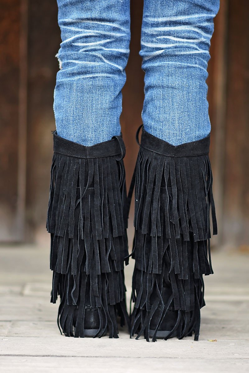 Minnetonka black on sale fringe boots