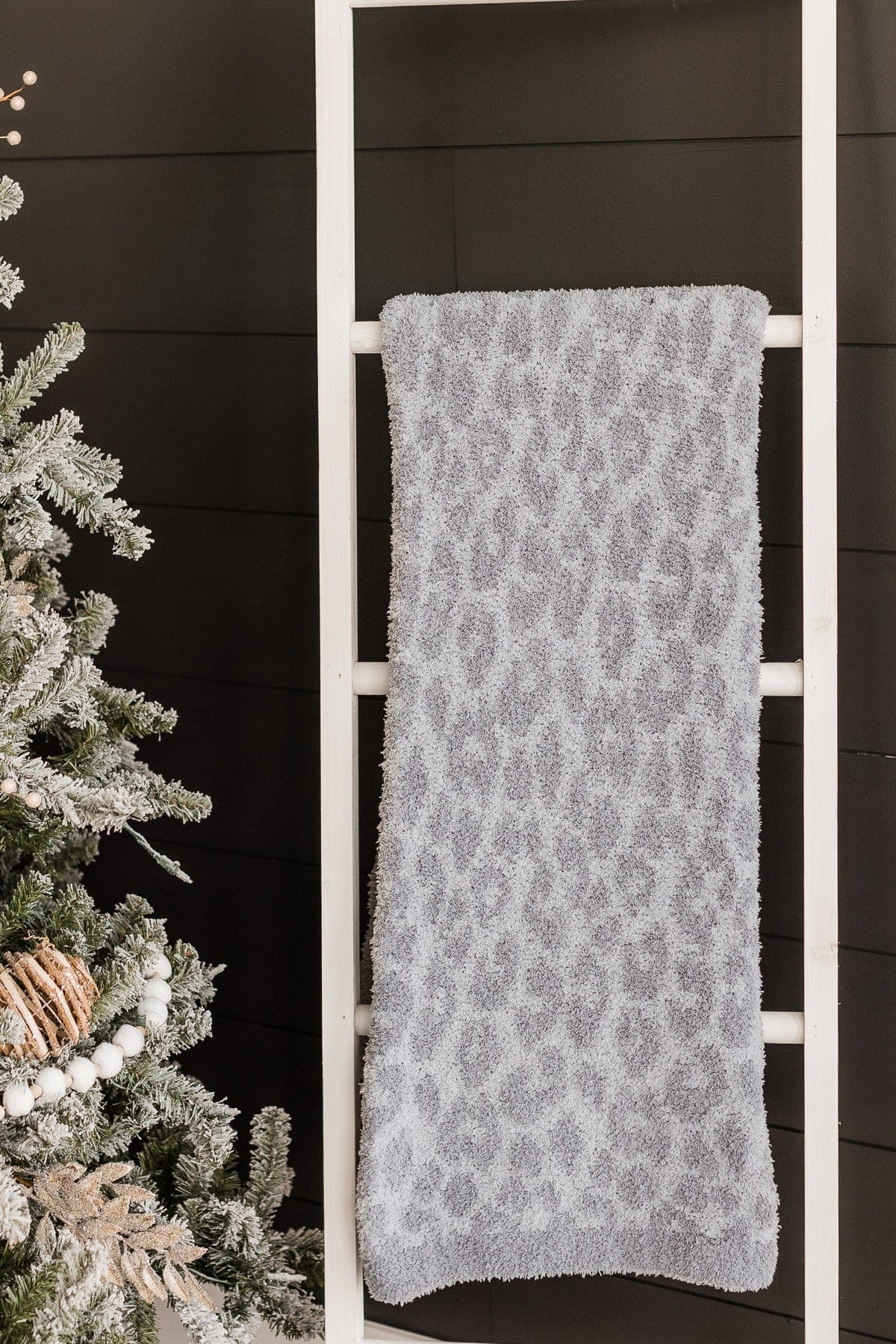DOORBUSTER Plush Knit Blanket