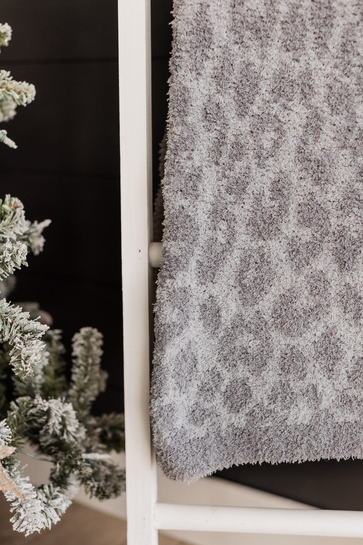 DOORBUSTER Plush Knit Blanket