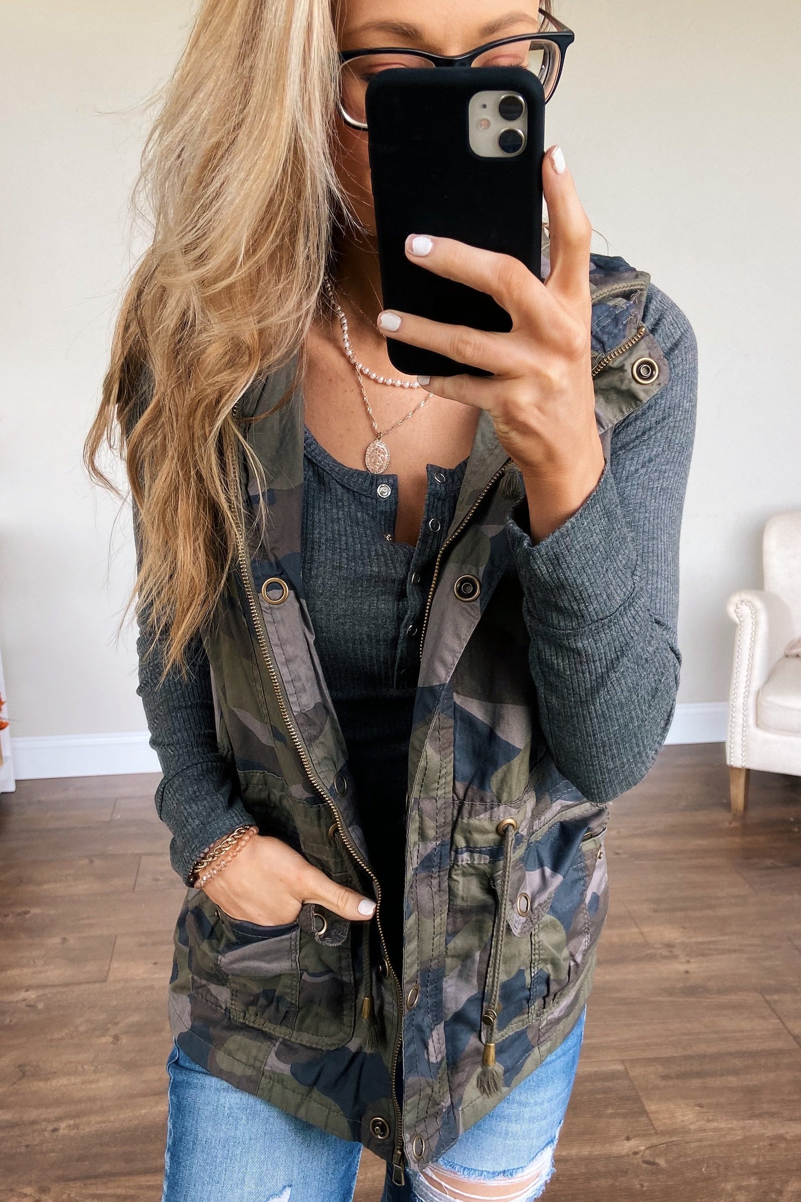 Season Essential Vest- Camo