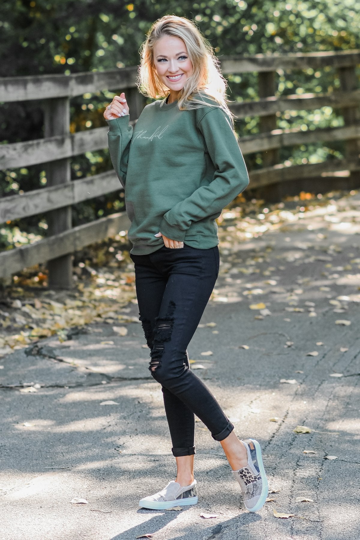 "Thankful" Graphic Pullover- Army Green